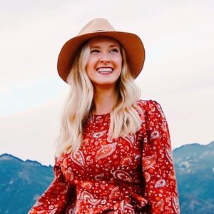 Meet your Posher, Elizabeth